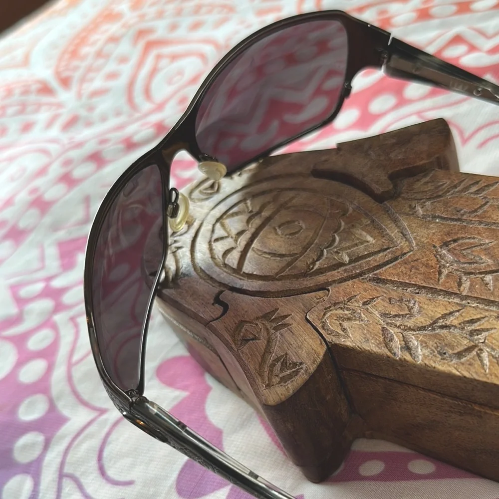 Retro Oakley Sunglasses [floral inlay pattern] - Picture 4 of 10